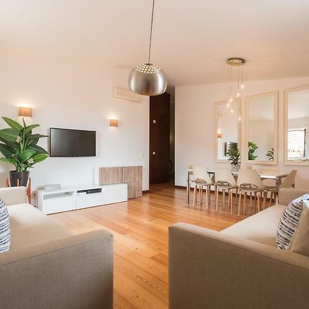 Alfama Modern Two-Bedroom Apartment W/ River View And Parking - By Lu Holidays Lisboa Kültér fotó